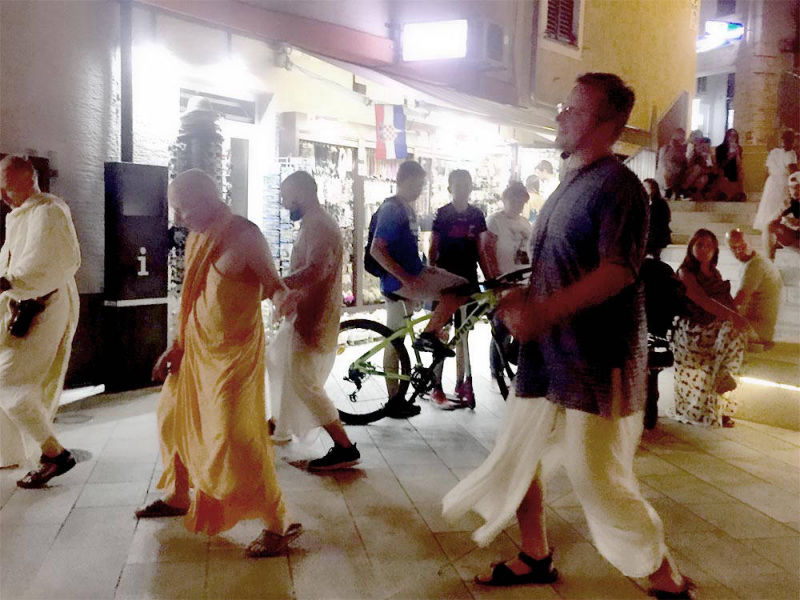 waves of sankirtan