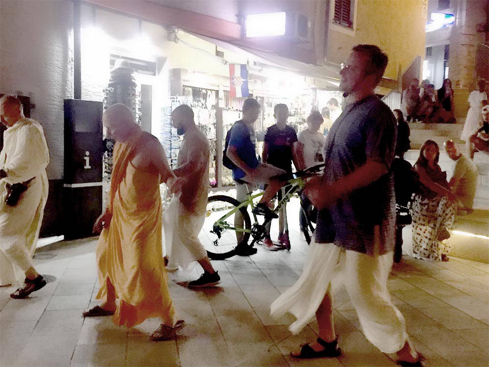 waves of sankirtan