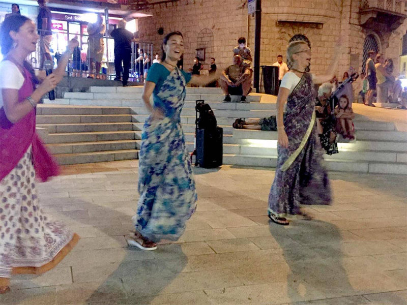 waves of sankirtan